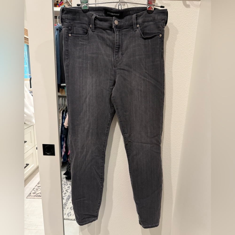 Liverpool Gray Skinny Jeans with Tapered Fit